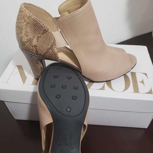 Sandals - Picture 2 of 3